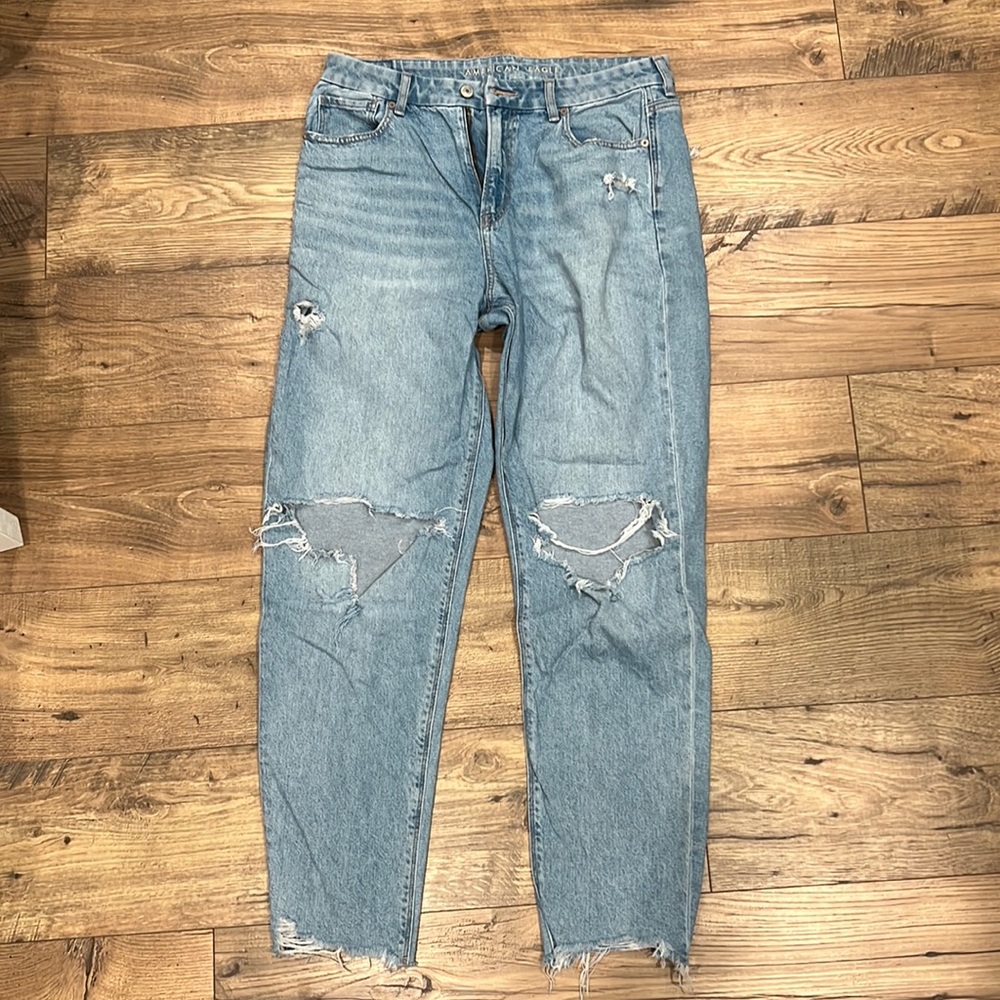 American Eagle distressed Curvy Mom Jean Size 12 Long